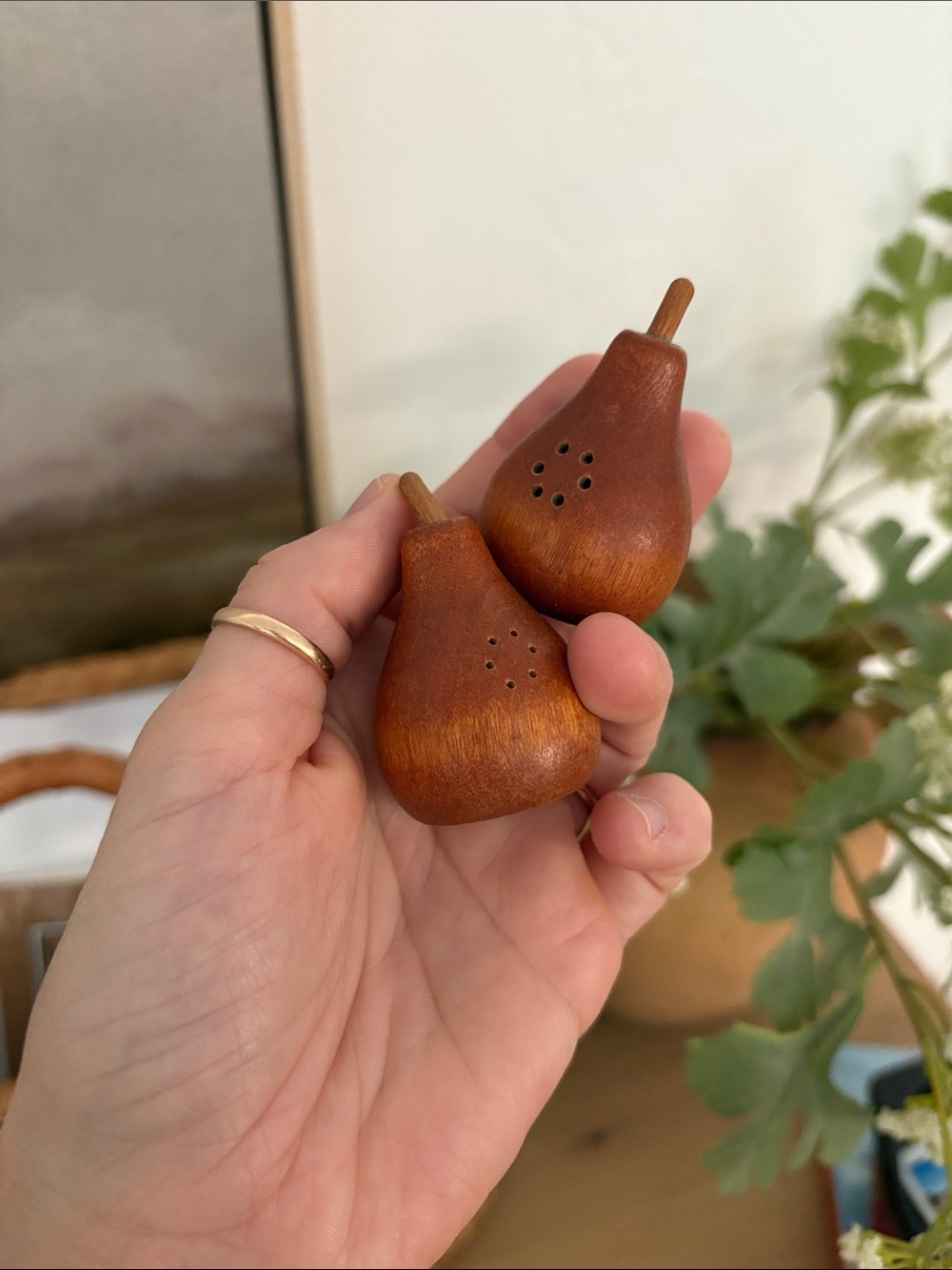 Vintage Wooden Pear Salt & Pepper Shakers Mini Fruit Kitchen Decor - Picture 1 of 8